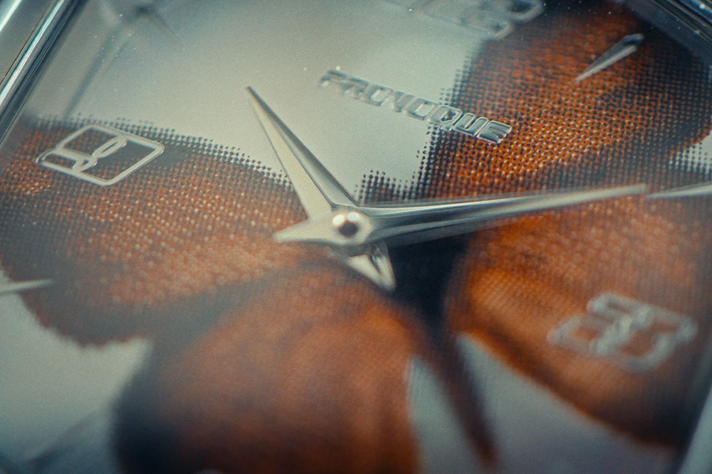 Behind the scenes from the Provoqué campaign by Lua Hell: cinematic short film shoot built around a modular CD watch with heist-inspired atmosphere