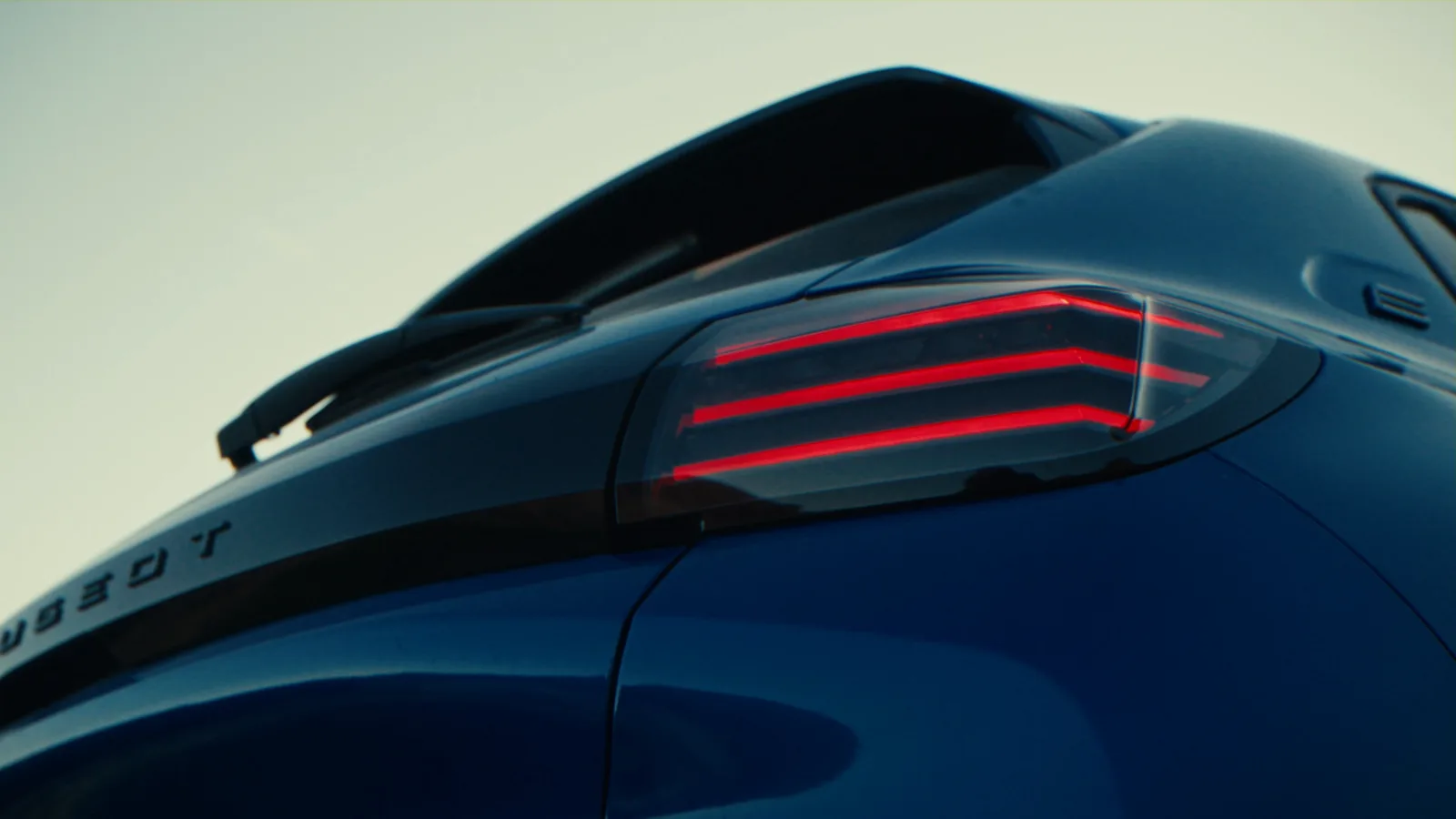Behind the scenes of the Peugeot e-208 commercial